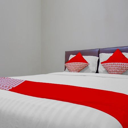Oyo 117 Blueberry Homestay Jakarta Exterior foto