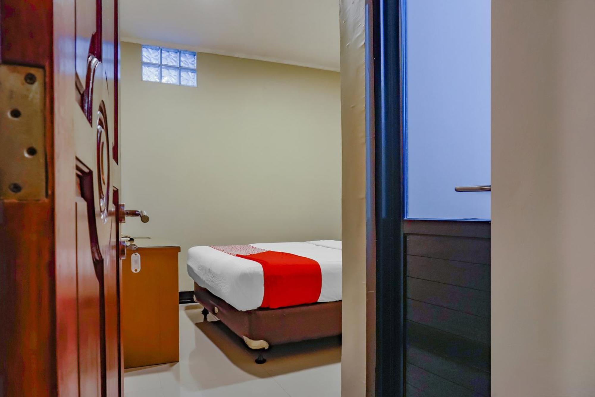 Oyo 117 Blueberry Homestay Jakarta Exterior foto