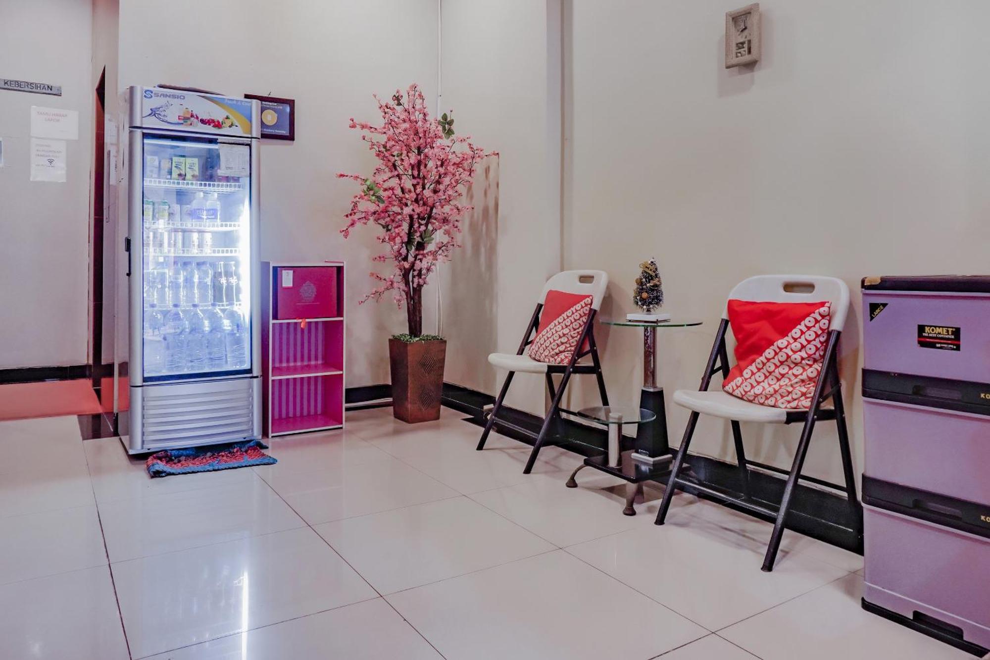 Oyo 117 Blueberry Homestay Jakarta Exterior foto