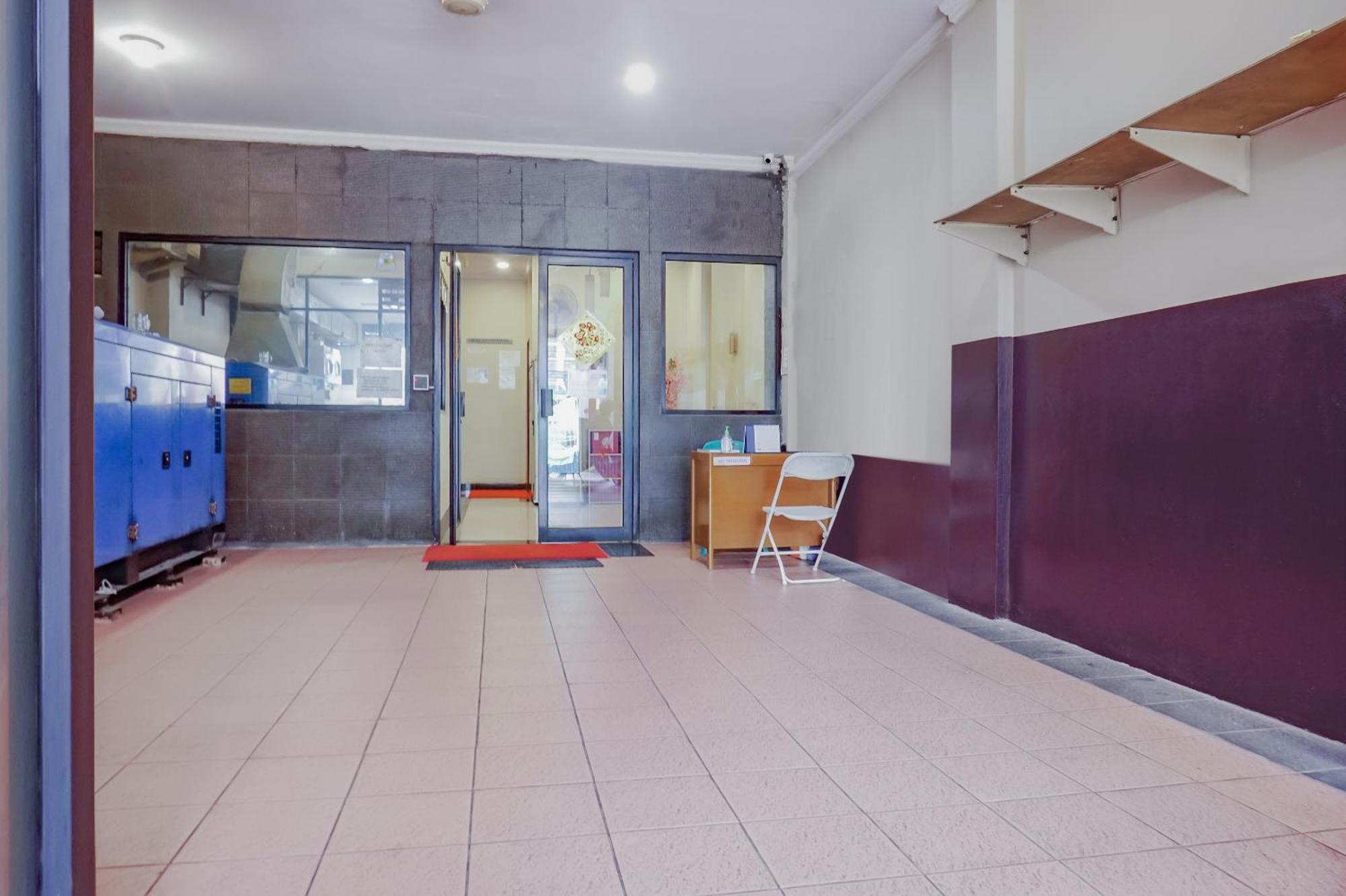 Oyo 117 Blueberry Homestay Jakarta Exterior foto