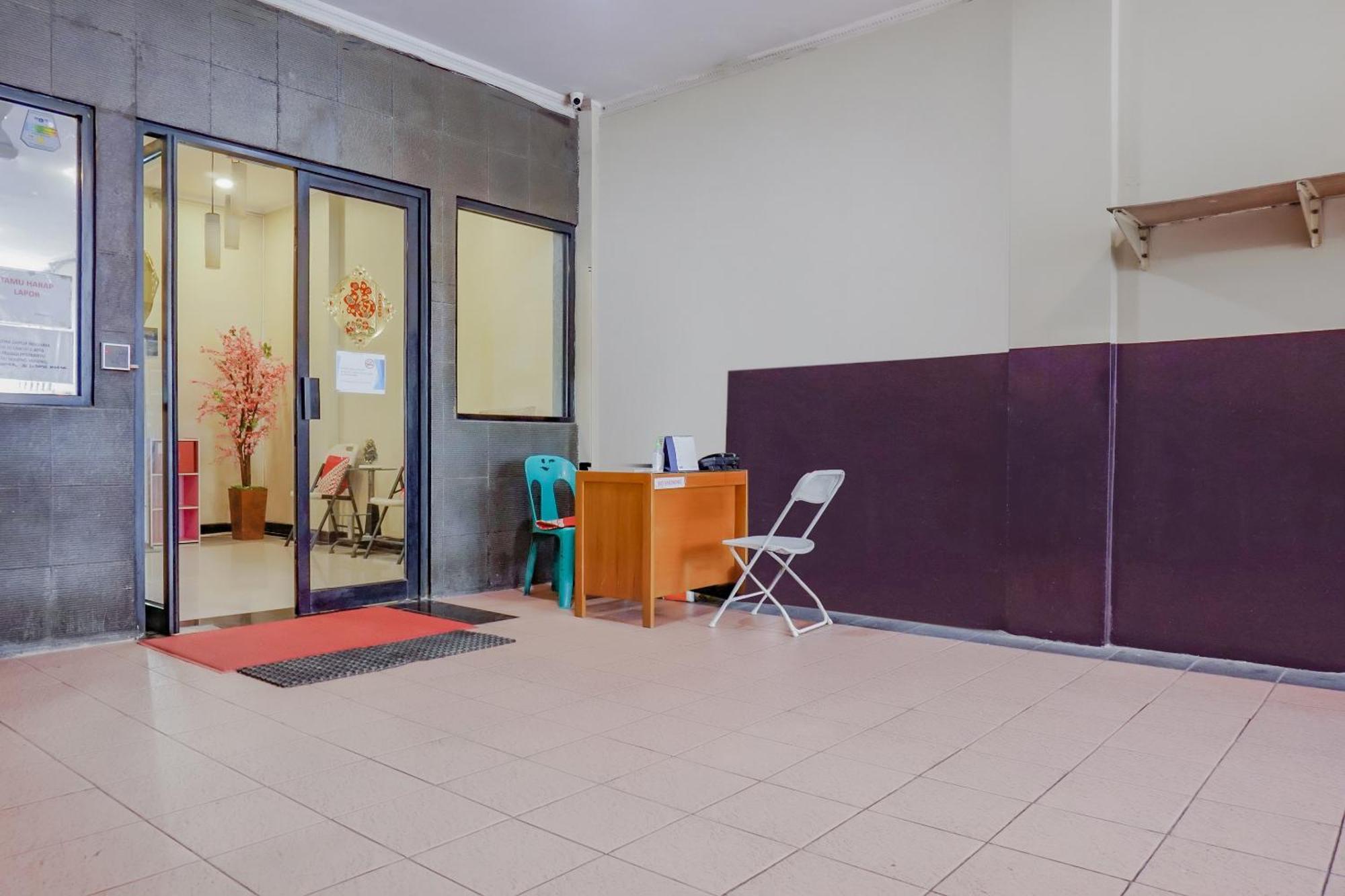 Oyo 117 Blueberry Homestay Jakarta Exterior foto