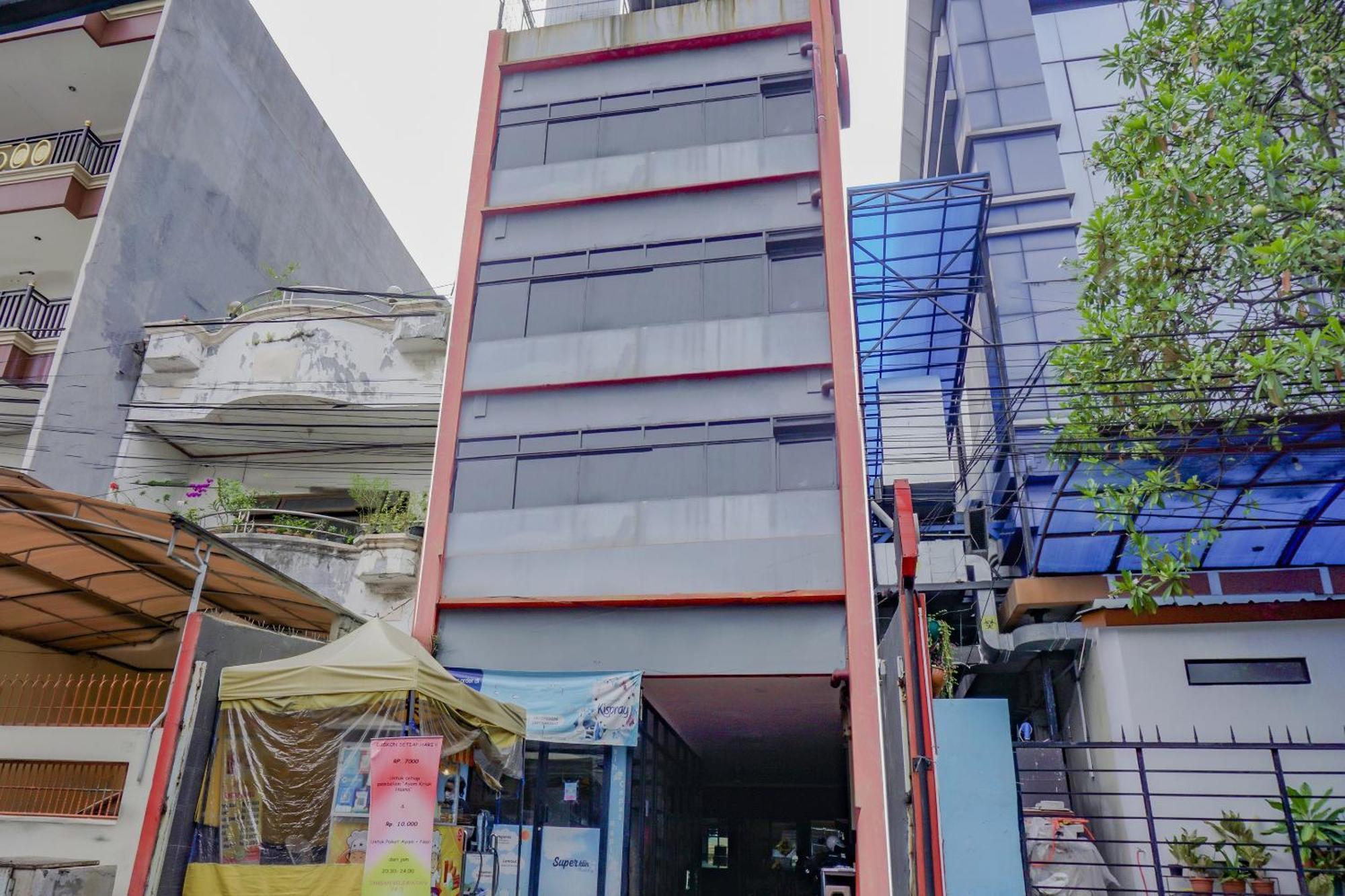 Oyo 117 Blueberry Homestay Jakarta Exterior foto