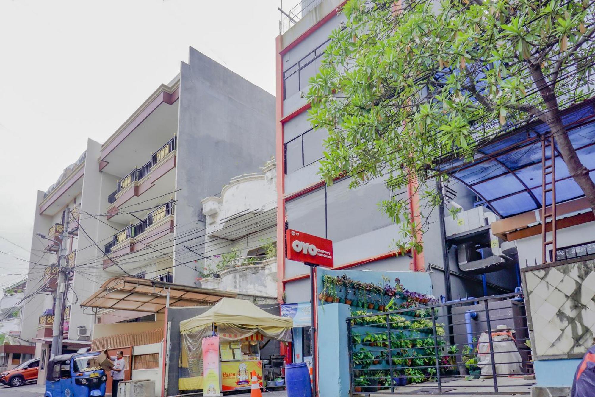Oyo 117 Blueberry Homestay Jakarta Exterior foto